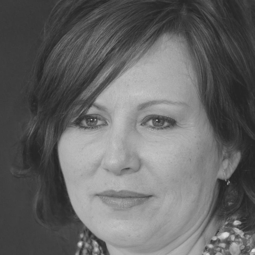 Dr. Sarah Hoffmann - Leitende Finanzanalystin